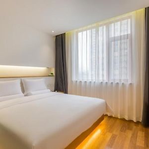 Zero Pressure Deluxe King Room